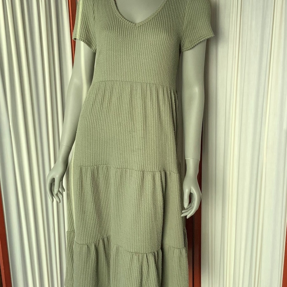 Falls Creek Textured Knit Tiered Midi Dress Short Sleeve Sage Green Size Small